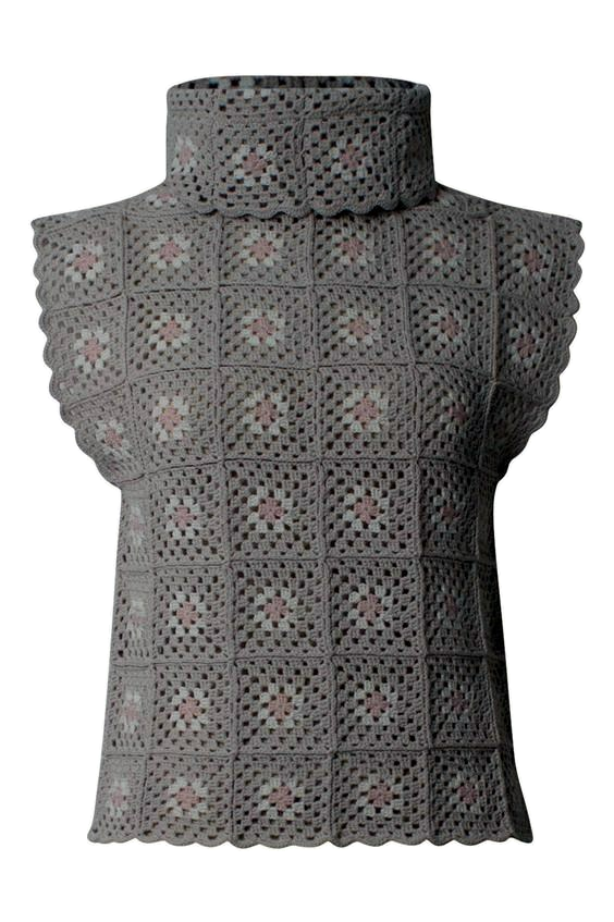 Transparent cutout of a grey crochet shell with modular square construction